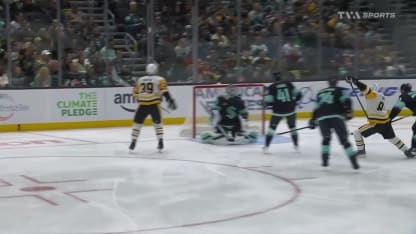 Brazeau se sert du défenseur comme écran