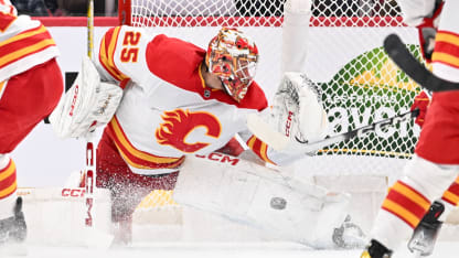 111523 CGY Markstrom save