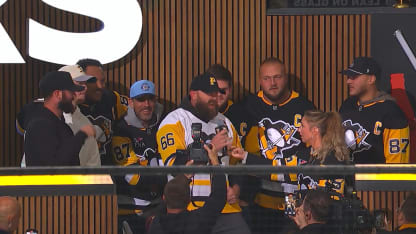Aaron Rodgers Steelers cheer on Pittsburgh Penguins