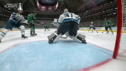 WPG@DAL: Petrovic scores goal against Connor Hellebuyck