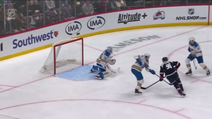 Un tir de loin de Burns a raison de Hofer