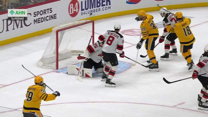 Novak tips in opening goal