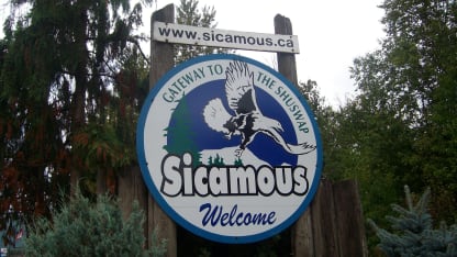 Sicamous'_welcome_sign