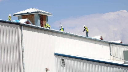 El_Paso_rink_roof_workers2