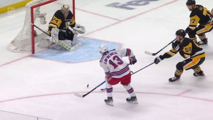 NYR@PIT: Lafrenière scores goal against Stuart Skinner