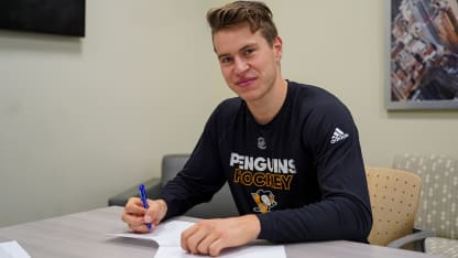 2019.20 Sam Poulin signed contract