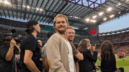 Estrellas de la NHL disfrutan el inicio del fútbol italiano de la Serie A