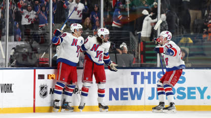 Zibanejad empata en power play