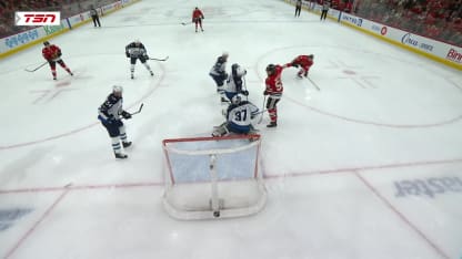 WPG@CHI: Hellebuyck with a great save against Connor Bedard