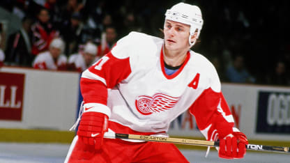 26 décembre : Fedorov marque les cinq buts des Red Wings