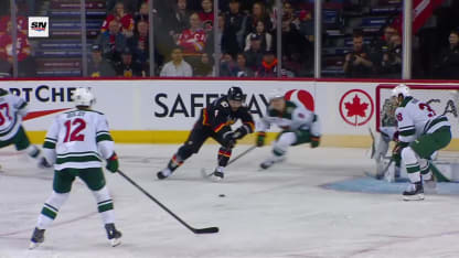 MIN@CGY: Huberdeau scores goal against Filip Gustavsson