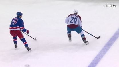 MacKinnon s'occupe des Rangers en prolongation