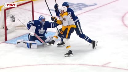 McCarron enfonce la rondelle