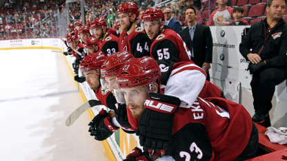 coyotes-bench-031418