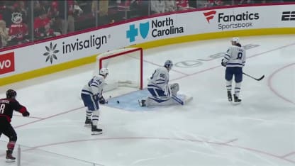 Staal complète son tour du chapeau