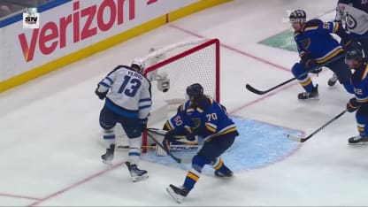 Binnington vole Vilardi à bout portant