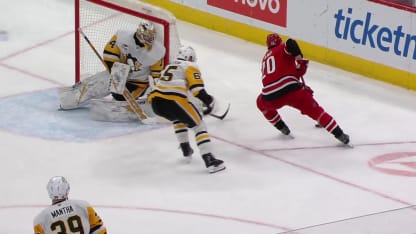 PIT@CAR: Walker scores goal against Stuart Skinner