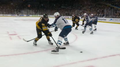 WPG@BOS: Minten scores goal against Connor Hellebuyck