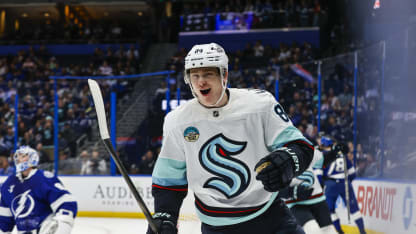 Kaapo Kakko iskussa Seattlen päättäessä tappioputkensa