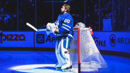 Woll míří do branky Maple Leafs