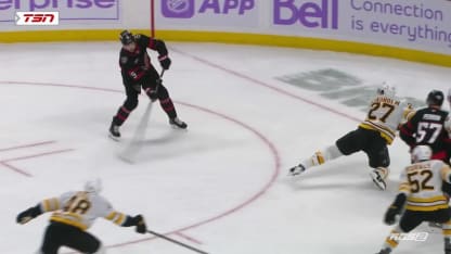 BOS@OTT: Stutzle marque un but contre Joonas Korpisalo