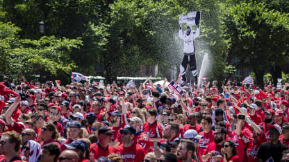 Caps parade crowd Ovechkin 6.12