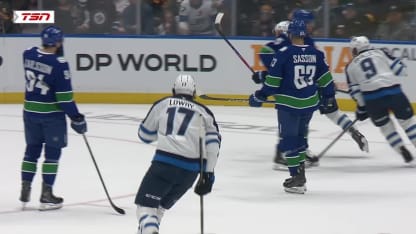 WPG@VAN: Niederreiter scores goal against Thatcher Demko