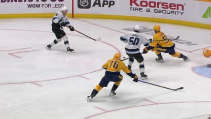 Saros étire le patin contre Schmaltz