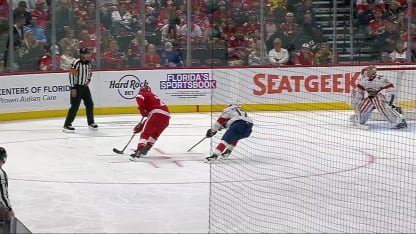 Tout un tir du revers de Faulk