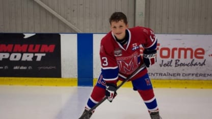 Lamoureux a porté le Bleu-Blanc-Rouge, il y a 10 ans, quand il évoluait avec le Ice Storm de Montréal au réputé tournoi Brick à Edmonton.