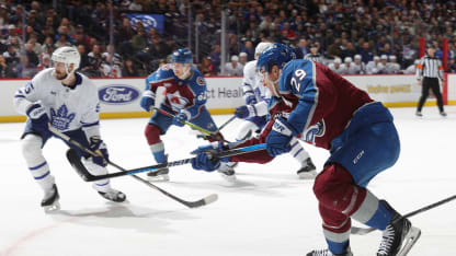 Nathan MacKinnon erreicht als Erster in dieser Saison die 100-Punkte-Marke