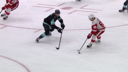 Kane brise l'égalité sur un tir parfait