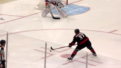 NYI@CAR: Jarvis scores goal against Ilya Sorokin