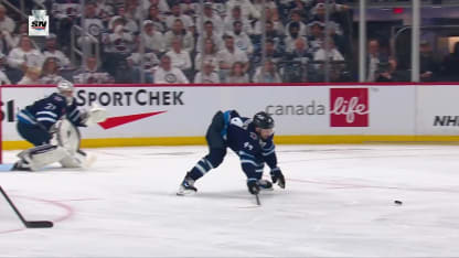 STL@WPG: Hellebuyck with a great save against Oskar Sundqvist