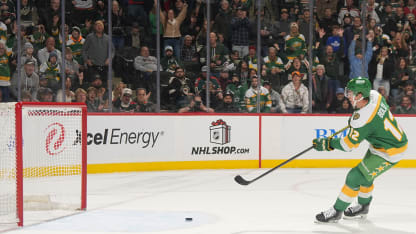 DAL@MIN: Boldy scores empty-net goal