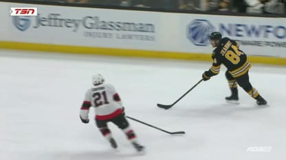 OTT@BOS: Kuraly marque un but contre Linus Ullmark