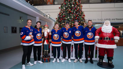 PHOTOS: Islanders Holiday Hospital Visits