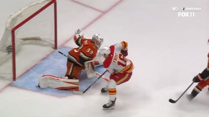 CGY@ANA: Frost marque un but contre Ville Husso