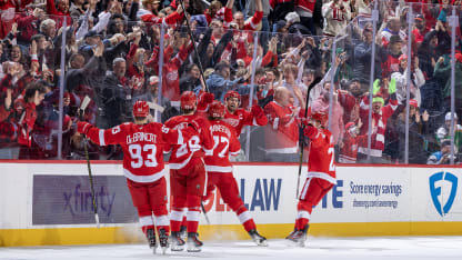 Larkin ties it in 3rd, wins it in OT