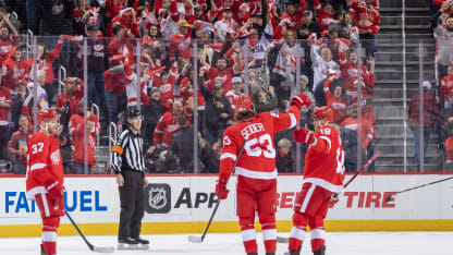 Seider und die Detroit Red Wings feiern erfolgreiche Heimpremiere 2023-24