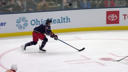 CGY@CBJ: Coyle scores goal against Dustin Wolf