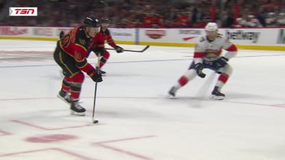 FLA@OTT: Zetterlund scores goal against Sergei Bobrovsky