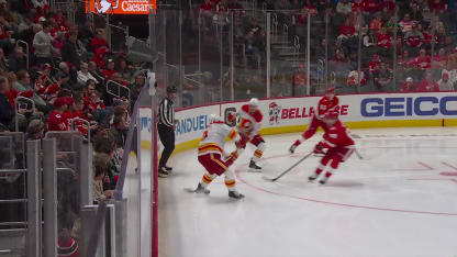 CGY@DET: Kane scores goal against Dustin Wolf