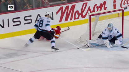 Vanecek effectue un bel arrêt contre Coronato