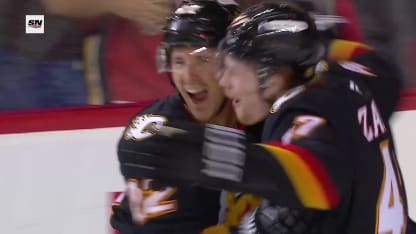 Strome rips a wrister into the open net