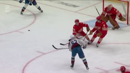 MacKinnon atteint le plateau des 40 buts