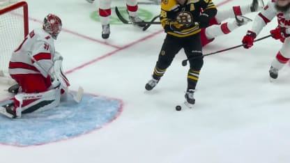 Pastrnak marque d'un angle impossible