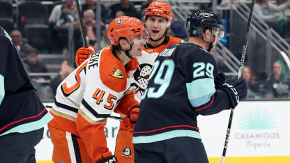 Sennecke scores first NHL goal in first game