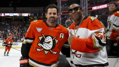 Kenan Thompson at Ducks-Vegas Game