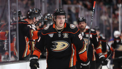 Anaheim Ducks rookie Leo Carlsson åter i fokus av rätt anledningar